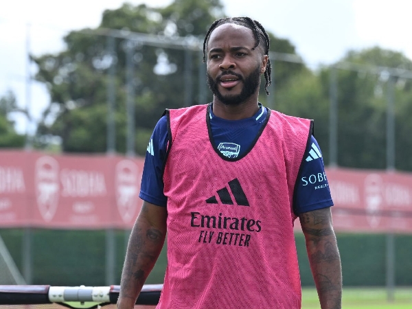 Arsenal meminjam Raheem Sterling dari Chelsea