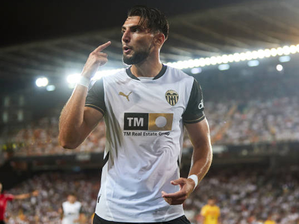 Rafa Mir Bebas Bersyarat, Striker Valencia Dilarang Tinggalkan Spanyol