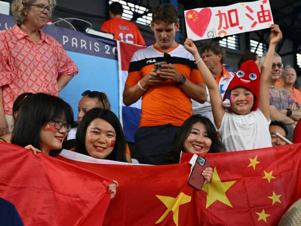 Sejumlah penggemar China terlihat mendukung bintang atlet merela di Olimpiade Paris. (Foto: AFP)