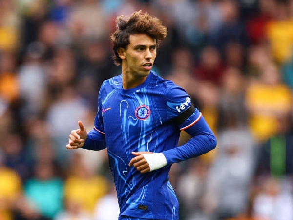 Joao Felix diberi dukungan oleh Marc Cucurella