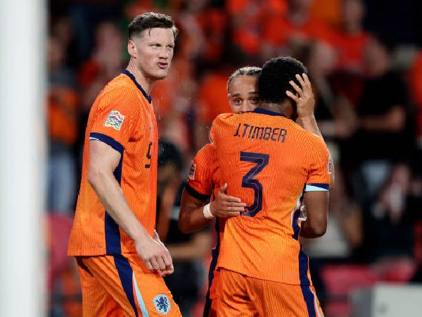 Wout Weghorst terlibat perselisihan dengan Jurrien Timber