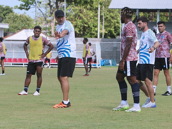 Juan Esnaider jadi pelatih pertama di Liga 1 yang didepak