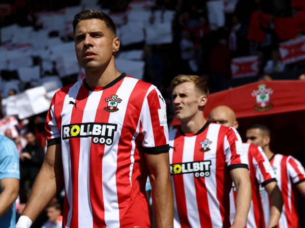 Jan Bednarek Teken Kontrak Baru, Bertekad Capai 10 Tahun di Southampton