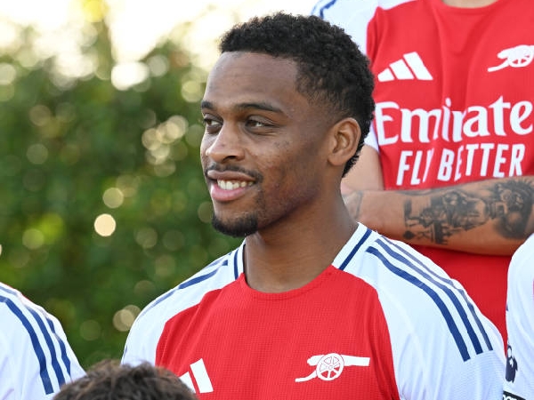 Bek serbaguna Arsenal, Jurrien Timber