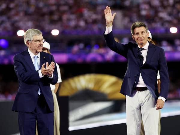 Thomas Bach (kiri) dan Sebastian Coe. (Foto: AP)