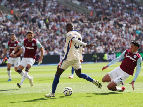 West Ham United kalah 3-0 dari Chelsea di London Stadium