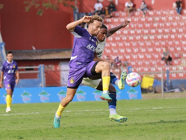 Gelandang Persik Kediri, Ze Valente