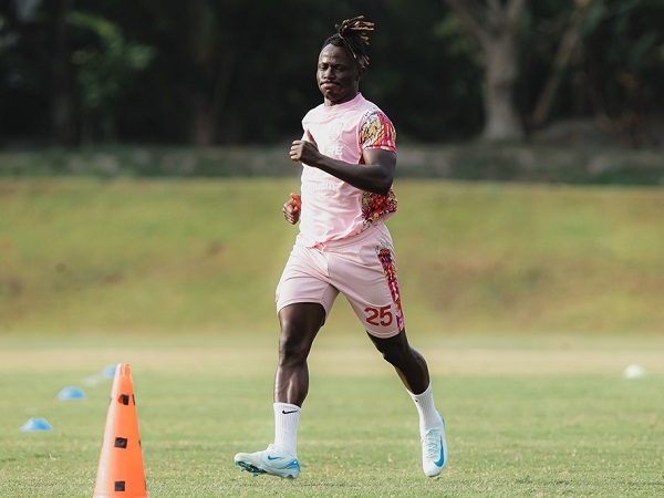 Winger Persis Solo, Mousa Sidibe