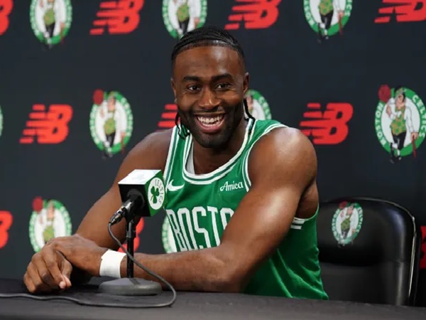 Jaylen Brown Mencoba Olok-olok Detroit Pistons
