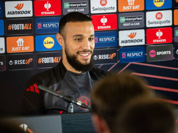 Noussair Mazraoui Nantikan Pertemuan dengan Rekan Lamanya di FC Twente
