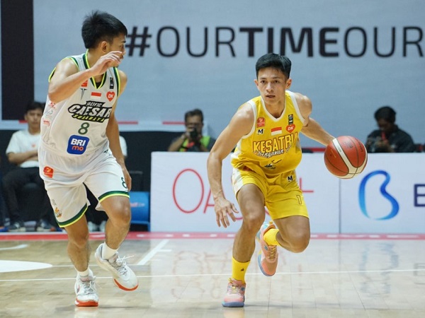 Efri Meldi acungi jempol defense KBS saat menang telak lawan Pacific.
