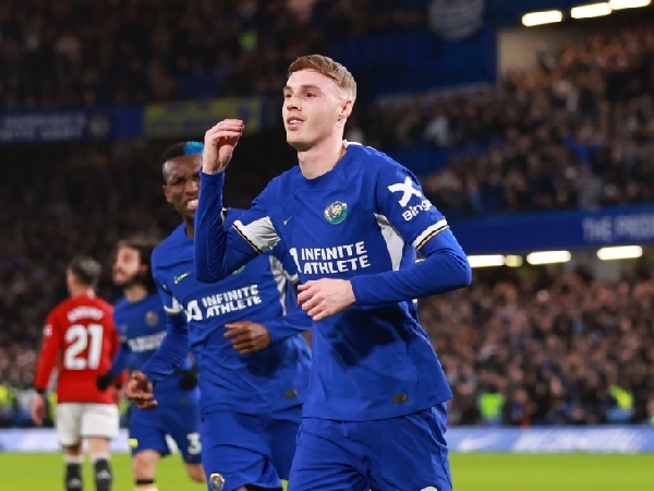 Cole Palmer mencetak hat-trick ke gawang Manchester United