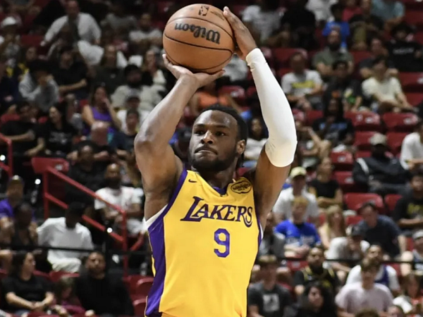 Magic Johnson nilai Bronny James masih butuh asah kemampuan di G-League.