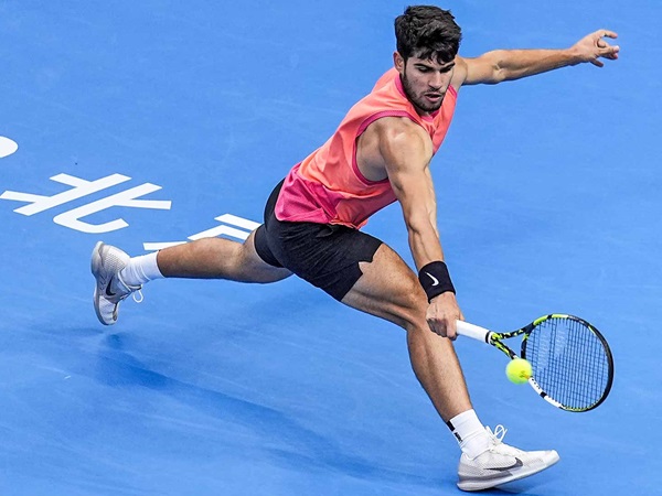 Jumpa Di Beijing, Daniil Medvedev Bertekuk Lutut Di Hadapan Carlos Alcaraz