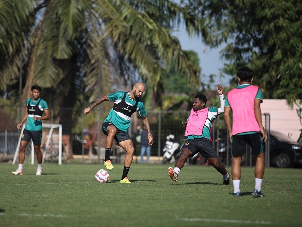 Latihan skuat PSS Sleman di masa kompetisi