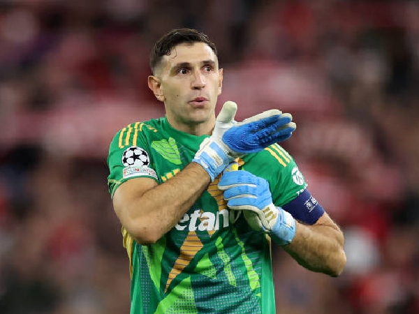 Penjaga gawang Aston Villa, Emi Martinez