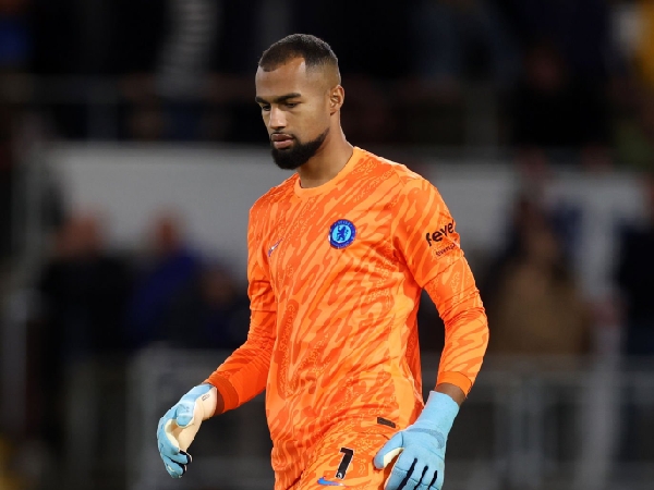 Robert Sanchez dibela oleh pelatih Chelsea, Enzo Maresca