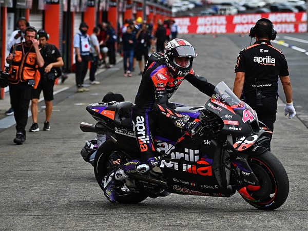 Aleix Espargaro sedih tak bisa finish di sprint race GP Jepang.