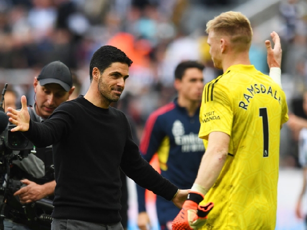 Mikel Arteta dan mantan kiper Arsenal, Aaron Ramsdale