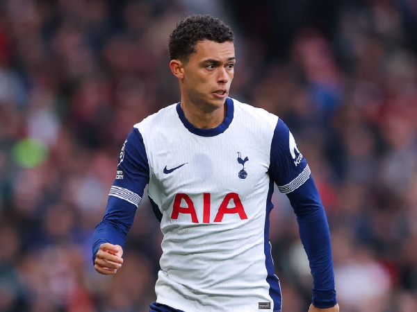 Pemain sayap Tottenham, Brennan Johnson