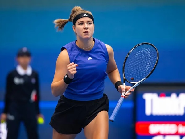Perebutkan Tiket Final Di Beijing, Karolina Muchova Permalukan Zheng Qinwen