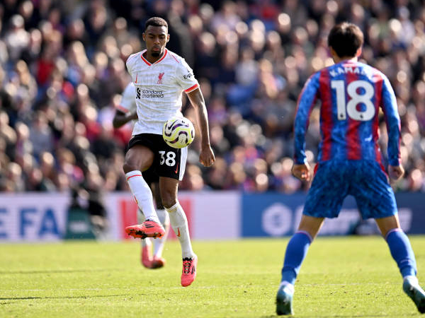 Ryan Gravenberch Mulai Nikmati Perannya di Lini Tengah Liverpool