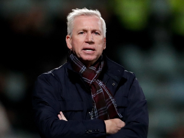 Alan Pardew dukung Arsenal menangkan gelar Premier League