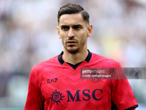 Kiper Napoli, Alex Meret, dilirik oleh Arsenal