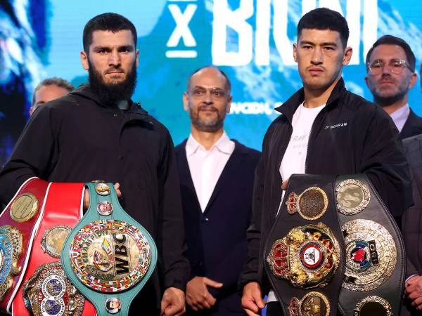 Artur Beterbiev (kiri) dan Dmitry Bivol. (Foto: Matchroom)
