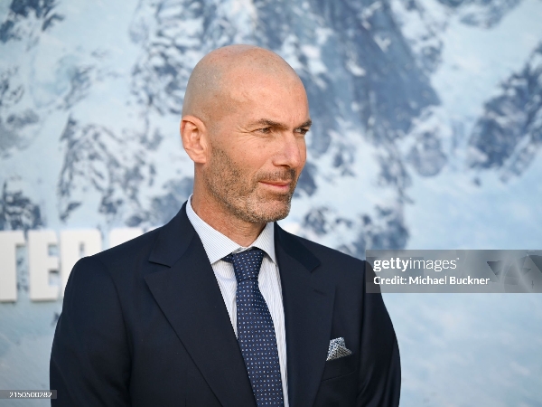 Zinedine Zidane dikaitkan dengan posisi kursi manajer Manchester United