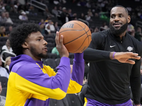 DeMarcus Cousins sebut Lakers tidak serius bersaing perebutkan gelar juara.