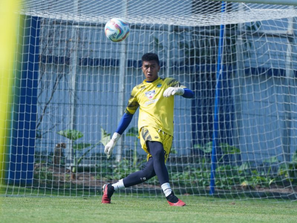 Kiper muda Persib, Fitrah Maulana