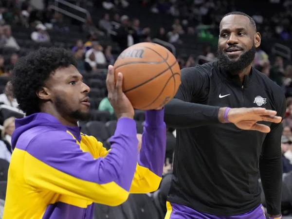DeMarcus Cousins percaya bahwa pemain baru Dalton Knecht dapat memberikan dampak pada Lakers ketimbang Bronny James. (Foto: AP)