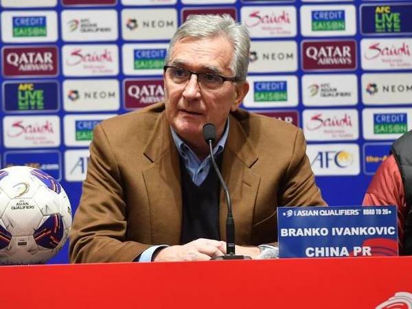 Pelatih timnas China Branko Ivankovic menghadiri konferensi pers setelah partai PPD FIFA 2026 Grup C zona Asia melawan Indonesia di Qingdao, Provinsi Shandong, China timur. (Foto: Xinhua)