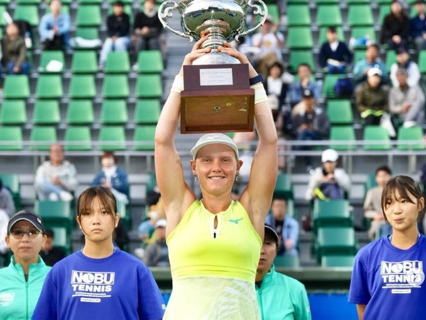 Suzan Lamens Naik Podium Juara Untuk Kali Pertama Dalam Karier Di Osaka