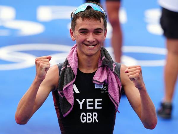 Alex Yee melakukan selebrasi setelah memastikan gelar juara dunia pertamanya. (Foto: AFP)