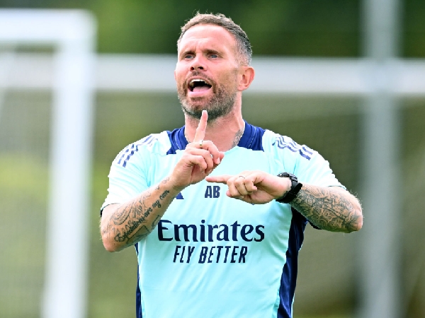 Adam Birchall sebelumnya menjadi asisten pelatih tim Arsenal U-18