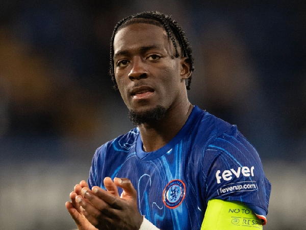 Bek Chelsea, Axel Disasi