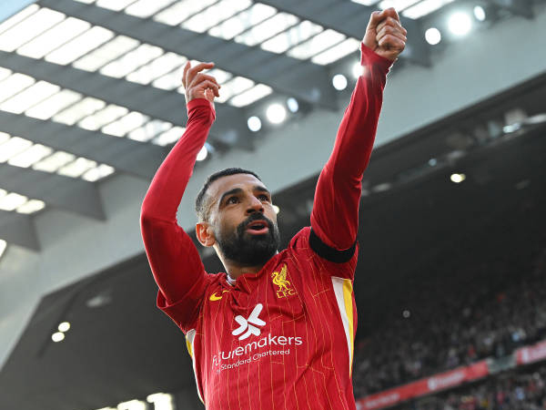 Steven Gerrard Dukung Mohamed Salah Bertahan di Liverpool