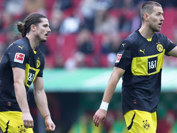 Marcel Sabitzer dan Waldemar Anton terpaksa ditarik keluar di laga Borussia Dortmund vs Augsburg