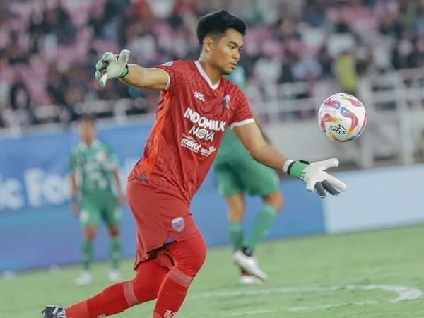 Kiper Persita Tangerang, Kurniawan Kartika Ajie melakoni laga debutnya musim ini