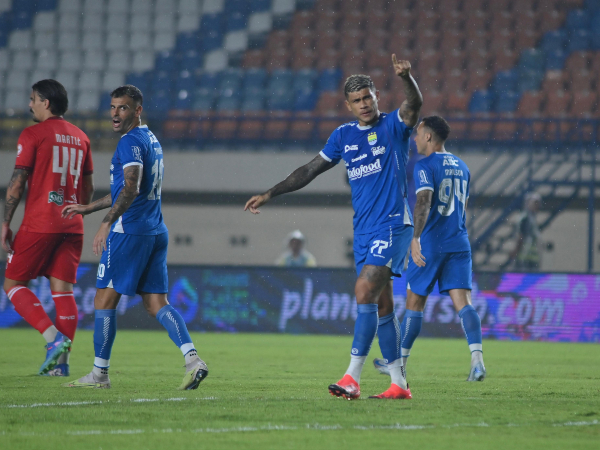 Persib ditahan imbang Semen Padang 1-1