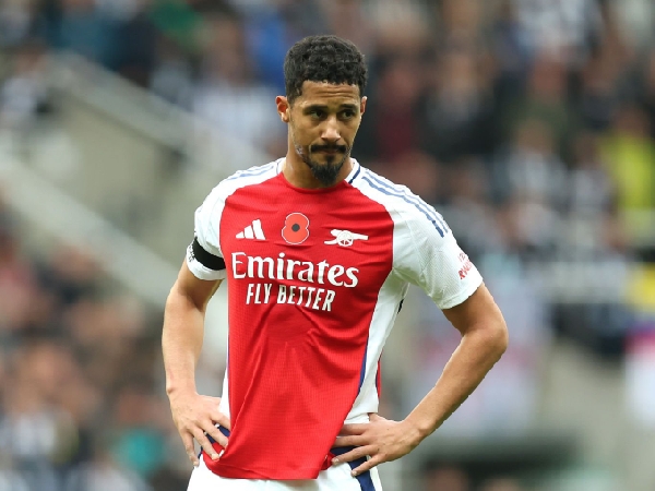 Bek Arsenal, William Saliba