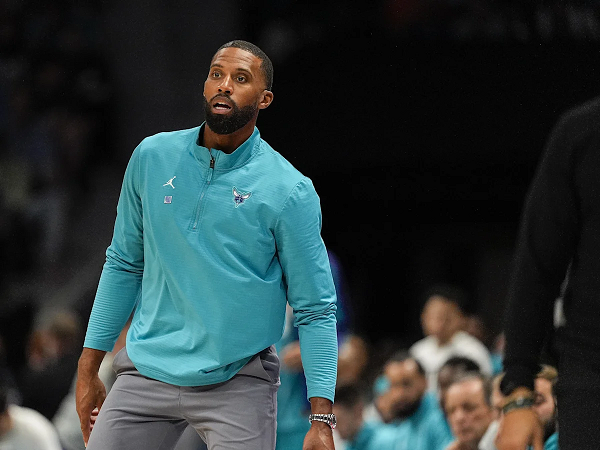 Charles Lee meminta LaMelo Ball tak terlalu mudah lakukan pelanggaran.