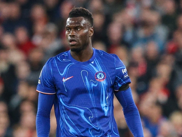 Benoit Badiashile dihadapkan pada persaingan ketat di lini belakang Chelsea