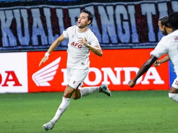 Penyerang Persik Kediri, Ezra Walian
