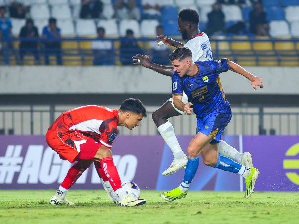 Bek Persib, Nick Kuipers