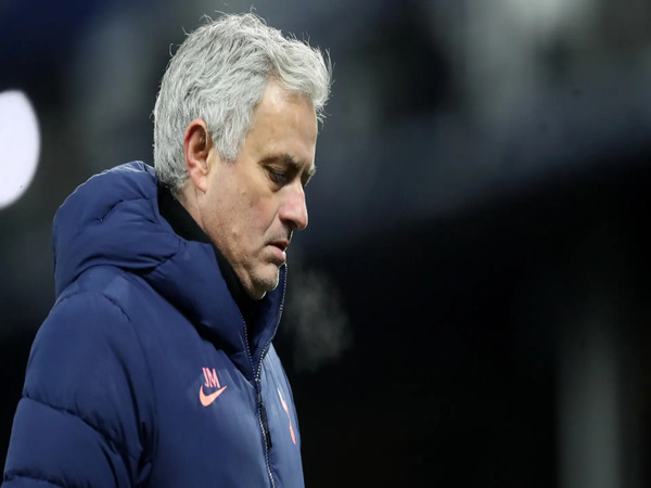 Jose Mourinho diisukan akan kembali ke Premier League dengan Everton sebagai destinasi berikutnya bagi sang manajer / via Getty Images