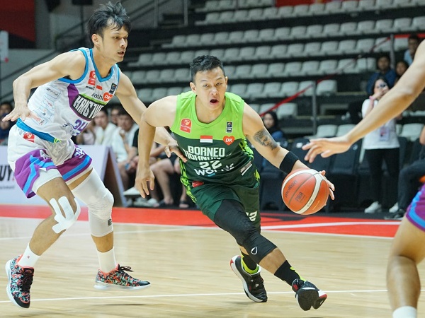 Borneo Hornbills ditinggal oleh Raymond Shariputra.