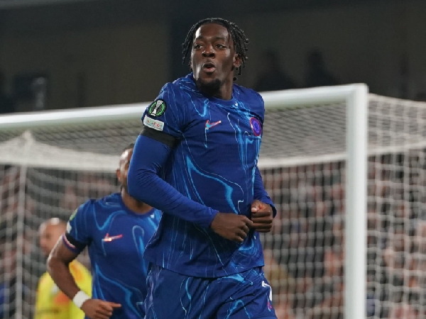 Axel Disasi membantu Chelsea menaklukkan Noah 8-0